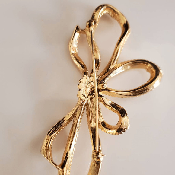 Vintage Trifari Large 4 Inch Bead Textured Goldtone Ribbon Bow Brooch‎ - Picture 2 of 4